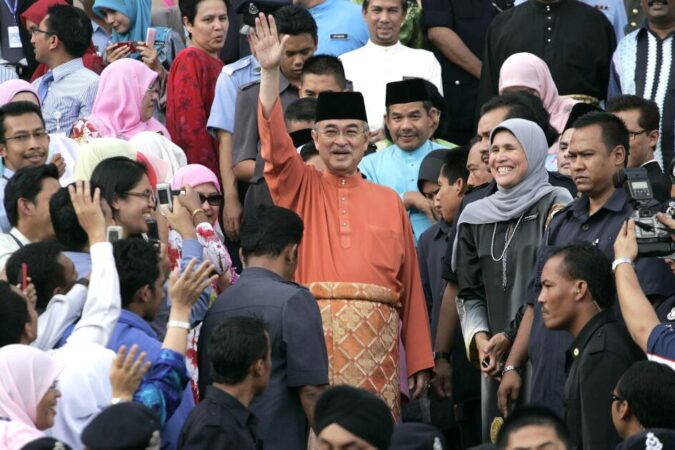 Bekas pemimpin Malaysia Abdullah Ahmad Badawi, yang meluaskan kebebasan politik, meninggal dunia pada 85
