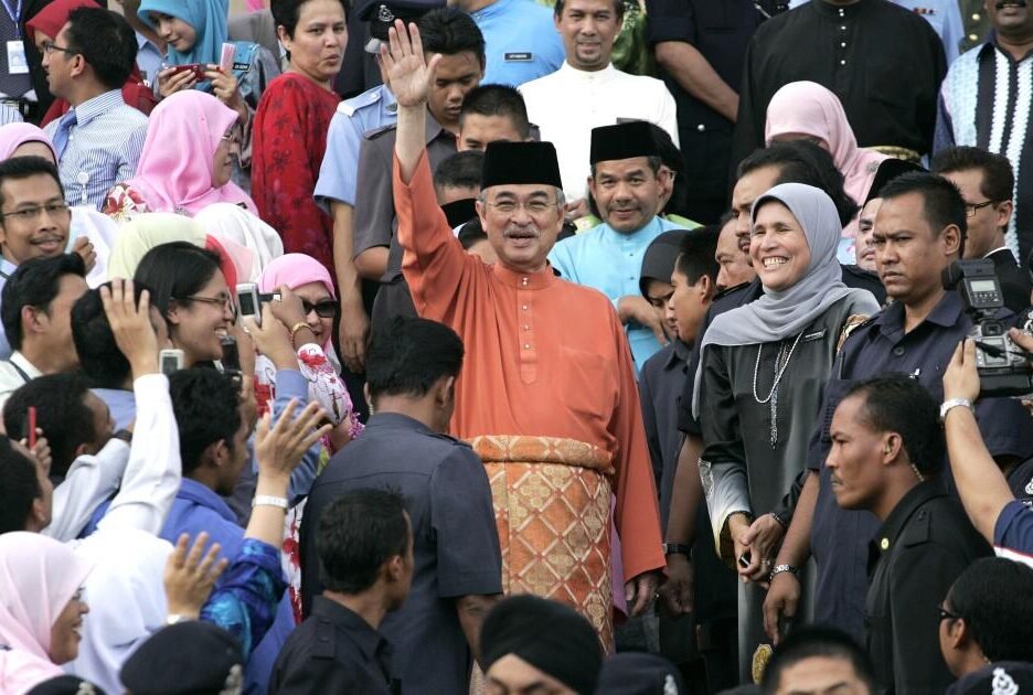 Bekas pemimpin Malaysia Abdullah Ahmad Badawi, yang meluaskan kebebasan politik, meninggal dunia pada 85