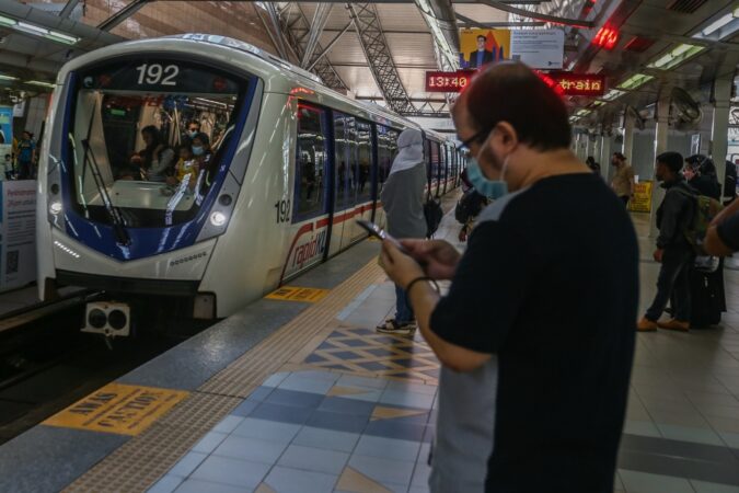 Kelana Jaya LRT Gangguan meninggalkan penumpang terkandas, kereta api ulang -alik diaktifkan