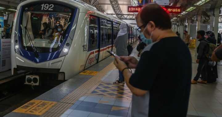 Kelana Jaya LRT Gangguan meninggalkan penumpang terkandas, kereta api ulang -alik diaktifkan