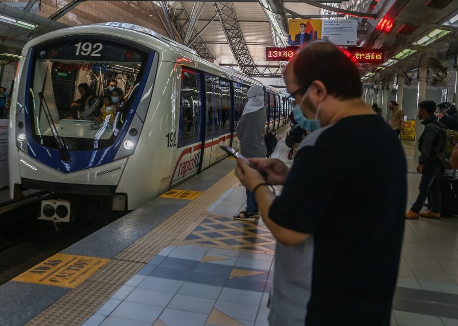 Kelana Jaya LRT Gangguan meninggalkan penumpang terkandas, kereta api ulang -alik diaktifkan