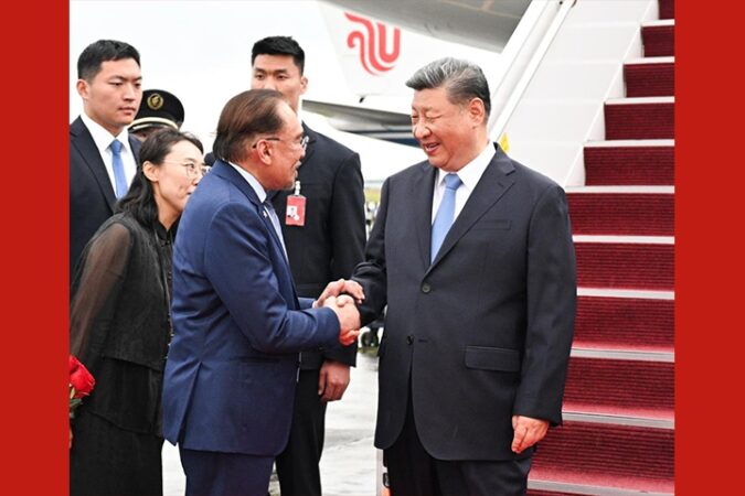 XI Tiba di Kuala Lumpur untuk lawatan negeri ke Malaysia