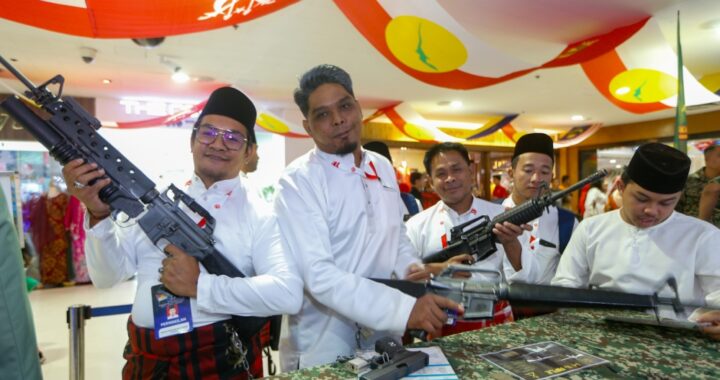 Apabila disiplin bertemu politik: Gerai ‘Askar Wataniah’ menyerlah di tengah-tengah kesibukan politik Umno