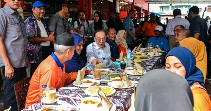 Anwar bergurau politik boleh berhenti seketika untuk ‘nasi dagang’ selepas meleret kepada ahli politik ‘merengek’