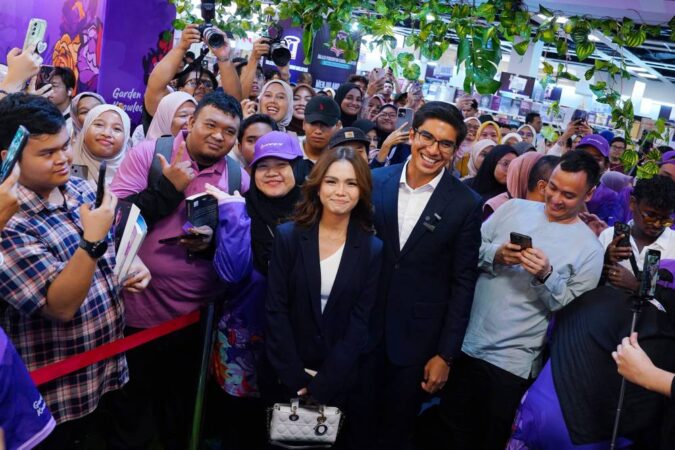 Fenomena ‘BASS’: Bagaimana Bella Astillah dan Syed Saddiq menulis semula buku panduan politik