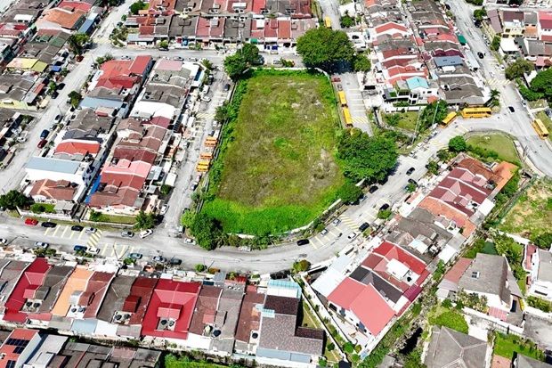 Penduduk mengemukakan bantahan kepada DBKL berhubung cadangan kompleks sukan di Jln Kelang Lama