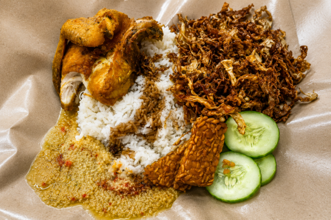Perniagaan makanan di Kuala Lumpur belum lagi menghadapi kekurangan… tetapi mereka sudah bersedia untuk menghadapinya