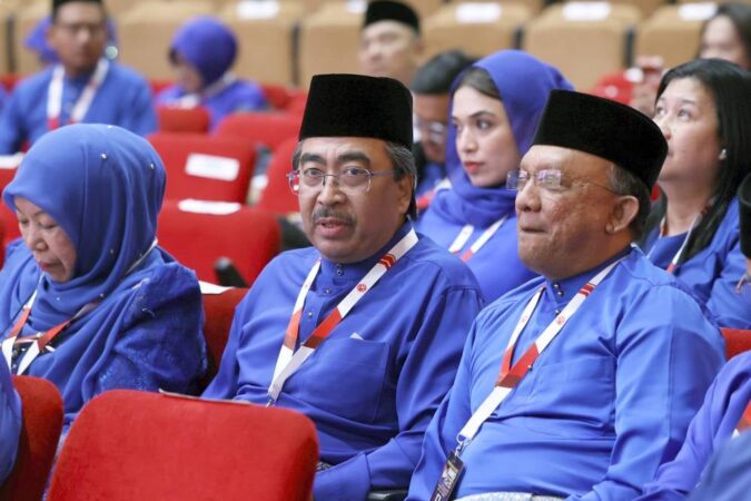 ‘Kestabilan kerusi’ – Johari pertahankan tempat Umno dalam Unity Govt