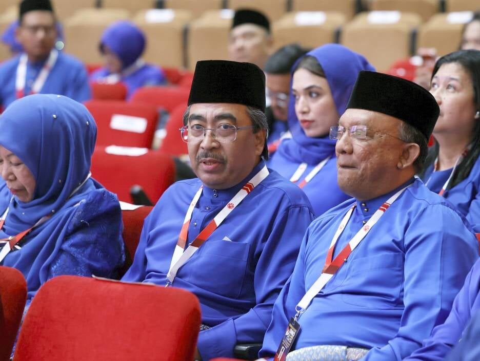‘Kestabilan kerusi’ – Johari pertahankan tempat Umno dalam Unity Govt